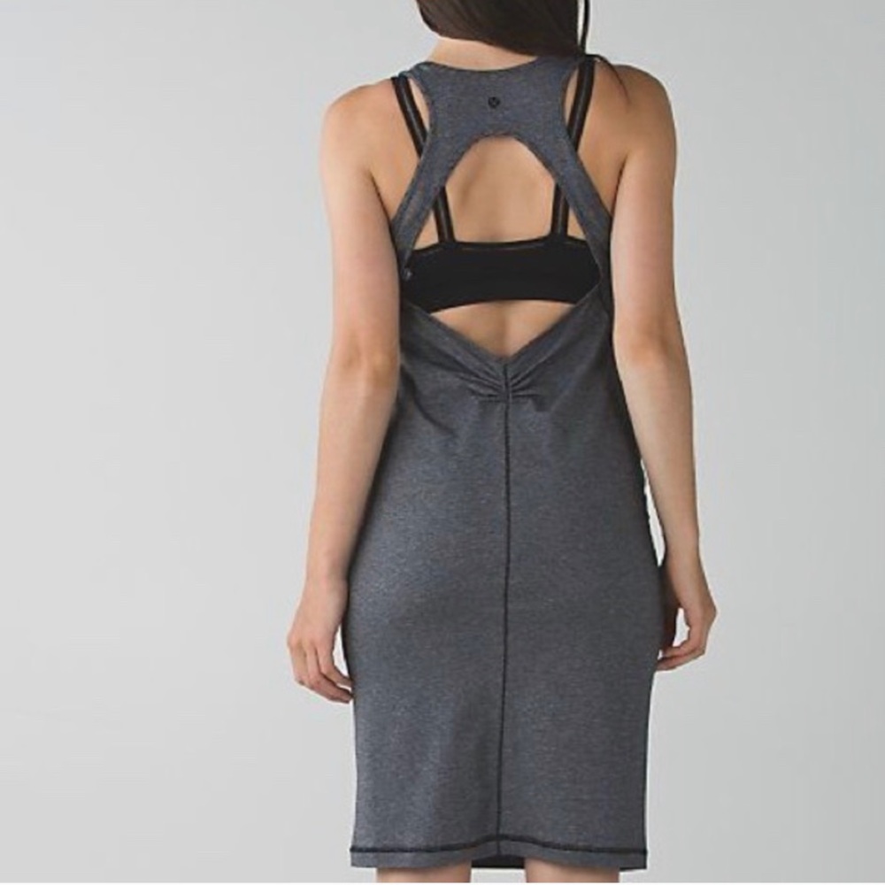 Lululemon gray and white dress size 8